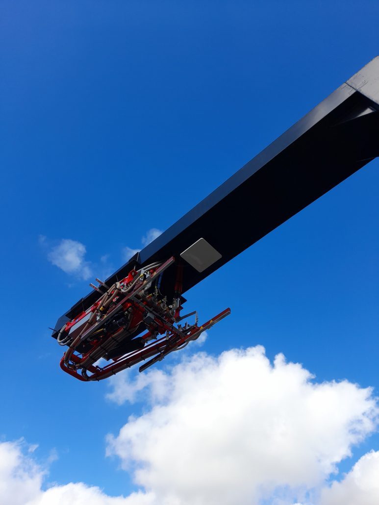 Jema Energy inverted pantograph (pantograph down) at a bus terminus